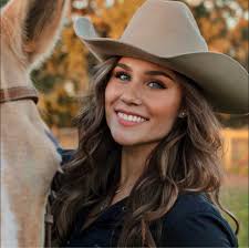 What western riding opportunities are available in the area?