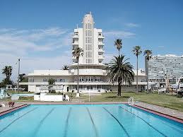 Pronostico Del Tiempo En Montevideo A 10 Dias Buscar Con Google Art Deco Architecture Outdoor Pool