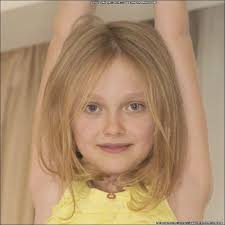 Her father played minor league baseball and her mother played. Picture Of Dakota Fanning