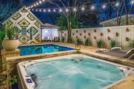 3br Soco Pool Oasis Houses For Rent In Austin Texas United States Pool Hot Tub Pool Houses Hot Tub Garden