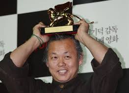 제69회 베네치아 국제 영화제 황금사자상을 수상하며 대한민국 영화로는 처음으로 3대 국제 영화제(베네치아, 칸, 베를린)에서 최고상을 수상했다. Yjzg Leol8e7cm