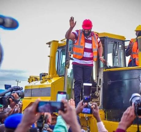 NIGER STATE GOVERNMENT TO CONSTRUCT 250KM INTRA CITY ROADS IN MINNA, BIDA,  SULEJA & KONTAGORA. Niger State Government is to award the contract for the  construction of 250km intra Minna, Bida, Suleija
