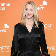 Hardly the dumb blonde of romy and michele's high school reunion (1997), lisa kudrow was born in encino, california, on july 30, 1963. Lisa Kudrow Opens Up About Her Body Insecurity On The Friends Set Vogue