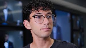 Mia Kenyon's Instagram, Twitter & Facebook