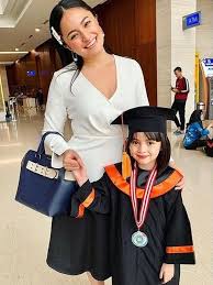 Harga set kebaya wisuda putih/white elegan/baju muslim modern/pesta/resepsi. Intip Penampilan Raffi Ahmad Dan 6 Artis Ini Saat Wisuda Anak Showbiz Liputan6 Com