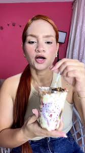 Si buscas algo rico que comer un domingo por la tarde cómprale a ella la  encuentras en IG como designgiftscandy #fresasconcrema #fresas #antojos  #dulces #domingo