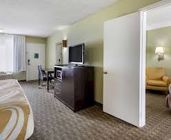 The rooms offer a flat screen tv. Buena Park Hotel Quality Inn Suites Knott S Berry Farm Medieval Times A Budget Hotel