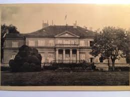 Săvârșin castle is a large country house situated in săvârșin park, a 6.5 hectare private estate that was owned by king michael i of romania in săvârșin, arad county, romania. Castelul Regal De La SÄvarÈin