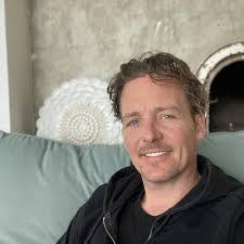 Robert Giel's Instagram, Twitter & Facebook