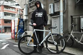 エッジの効いた前下がりフォルムで人気を集める lo pro brotures ピストバイクショップ leader bike総代理店 東京 原宿 吉祥寺 大阪 横浜 ピストバイク ピスト バイクショップ