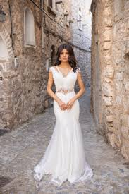 Maybe you would like to learn more about one of these? Bauchfreies Brautkleid Mit V Ausschnitt Von Emine Yildirim