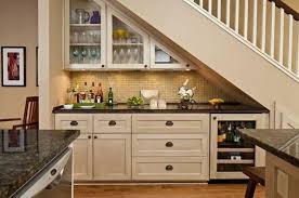 Cuisine Design Sous L Escalier A Voir Cuisines Design Amenagement Escalier Cuisines De Maison Minuscules