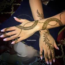 Isn't this a gorgeous tattoo piece? Henna Designs Tumblr
