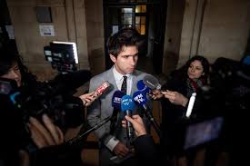 Avocat, philosophe, chercheur, diplômé des hautes écoles qui fabriquent les élites de la haute fonction publique, à 30 ans il connaît ce monde de l'intérieur. Affaire Griveaux Juan Branco Avocat De Pavlenski Place Sous Le Statut De Temoin Assiste Le Mans Maville Com