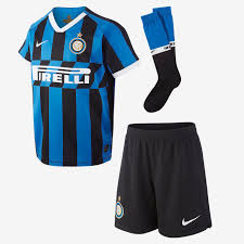 Repetir es el de mi debut con el inter, así tendría la oportunidad de jugar otros 473 partidos en los nerazzurri. Kits Inter De Milan 2019