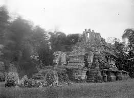 Take a tour of the candi jago, indonesia to visit historic site in malang. Candi Jago Wikipedia Bahasa Indonesia Ensiklopedia Bebas