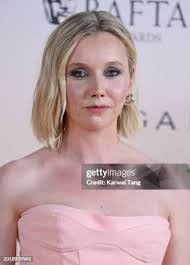 Lauren Lyle's Instagram, Twitter & Facebook