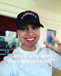 lol @arrowhazard @therealmalachichi #fypppp #arrow #emo #lol #fanpage  #malachichi #arrowhazard #likeandfollow #funny #justajokelol