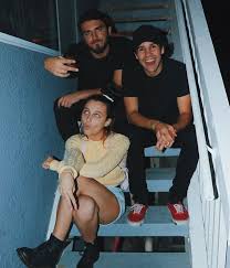 The Pinky Is Up U Know What That Means Emma Chamberlain Emma Chamberlain