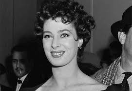 Muere en Semana Santa actriz de 'Rey de Reyes'