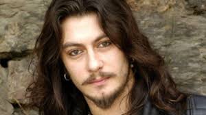 Baris akarsu capcanli performansiyla sevenlerine güzel bir müzik. Baris Akarsu Nun Hayati Film Oluyor