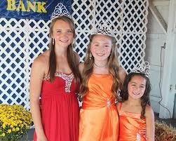 Salem AAUW presents $1,000 award to two Salem students