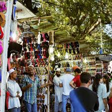 Linking Road Bandra Mumbai A Guide To Bargain Shopping Linking road is famous as a shopping hub in mumbai just like hill road. linking road bandra mumbai a guide to