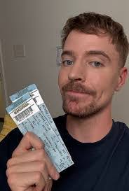 Patrick Weigel's Instagram, Twitter & Facebook