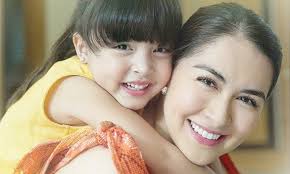 Con gái 'mỹ nhân đẹp nhất Philippines' từng nghiện iPad