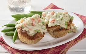 Le Vol Au Vent Au Poulet Un Classique De La Cuisine Quebecoise Apprecie Par Tous Les Membres De La Famille Un Plat Economiq Salmon Casserole Food Vol Au Vent