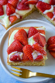 Einfacher Erdbeer Pudding Kuchen Vom Blech Auch Fur Den Thermomix Einfach Malene Rezept In 2020 Pudding Kuchen Kuchen Und Torten Rezepte Lecker Backen