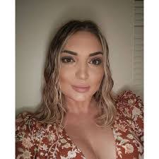 Alyssa Barrett's Instagram, Twitter & Facebook