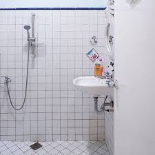 Pastinya anda ingin sekali memiliki kamar mandi yang elegan tetapi sederhana. Desain Kamar Mandi Sederhana Ukuran 2x2 Dinding Tanpa Keramik Desainer Interior Indonesia