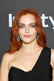 Madeline Brewer Stuns In Soft Waves At The 2019 Golden Globes