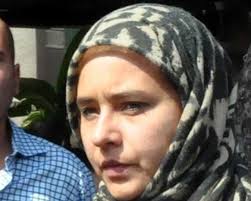 نشرت الفنانة نيللي كريم لأول مرة صورة تجمعها بوالدتها الروسية عبر حسابها الشخصي على انستجرام واتضح من الصور مدى الشبه الكبير في. Ù†ÙŠÙ„Ù„ÙŠ ÙƒØ±ÙŠÙ… ØªØ±ØªØ¯ÙŠ Ø§Ù„Ø­Ø¬Ø§Ø¨ Ù†ÙˆØ§Ø¹Ù…
