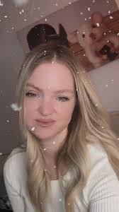 Kristin Farwell's Instagram, Twitter & Facebook