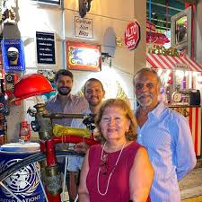 Les queremos desear unas...