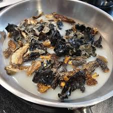 Cangrejo picante frito, cocina china asiática exótica, comida china asiática deliciosa típica. Chef Herrera Sopa De Hongos Porcini Morilla Hongo Negro