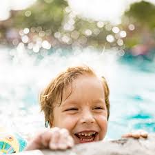 Hitzewelle und Corona-Maßnahmen: Freibäder in Großstädten schnell  ausgebucht