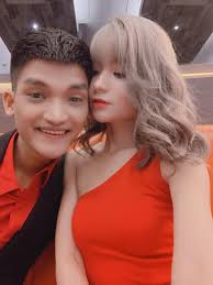 Người ta quan niệm, trồng vạn niên thanh trong nhà ngày tết mang đến sự sung túc tốt nhất là bạn có thể tưới nước 2 lần/ tuần mỗi lần đủ ẩm 1/2 đất, nếu bận công tác hay đi xa thì để cây nơi mát ít bị mất nước thì cả tháng cũng. Máº¡c VÄƒn Khoa Vui Má»«ng Khoe Báº¡n Gai Tháº£o Vy Ä'a Mang Thai Con Gai Ä'áº§u Long Sau 5 NÄƒm Yeu Nhau