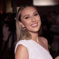 Taryn Evans's Instagram, Twitter & Facebook