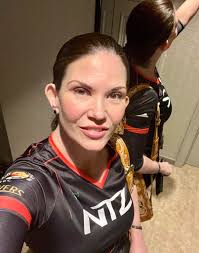 Clutch out yesterday in the Women's Professional Billiard Association  (WPBA) Fairfield Women's Invitational 💪 Amsterdam Billiards Jacoby Custom  CuesJFlowers Pool Cues and Cue CasesN' The ZoneTaom BilliardsMoonlighting  BilliardsLittman Lights