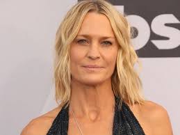 Aceasta spirituala tanara americanca are un stil unic al ei, neconventional, aflata in relatii foarte bune cu boema sa mama libby (kelly preston) si cu un viitor plin de promisiuni, dar in ciuda. Tot Ce È™i DoreÈ™te O Femeie Tot Ce AdorÄƒ Un BÄƒrbat Robin Wright StrÄƒlucitoare La 52 De Ani Divertisment Vedete Pagina 1 Eva Ro
