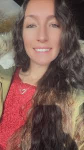 Renae Burns's Instagram, Twitter & Facebook