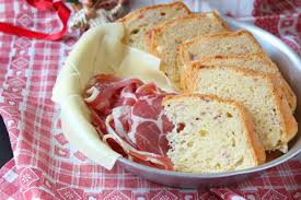 É venuta soffice e delicata e dal gusto deciso. Baba Salato Il Rustico Napoletano Perfetto In Qualsiasi Occasione Sciue Sciue