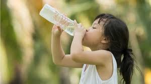 Dengan mengetahui puncanya, berat badan anda akan turun dengan mudah. Mengenal Jumlah Kebutuhan Dan Manfaat Air Putih Untuk Si Kecil Kumparan Com