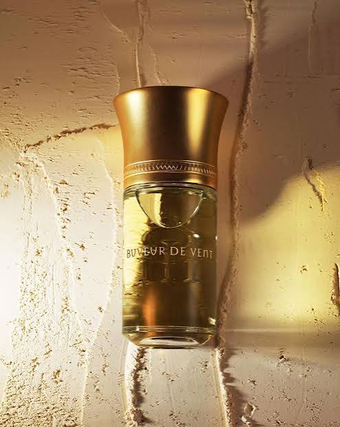 Liquides Imaginaires Buveur De Vent - “Bộ cánh” của bậc thánh thần
