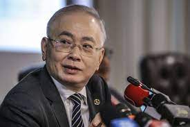 Minister wee ka siong who visited the crash site on the night of the accident, blamed the driver of the empty train for being negligent. Wee Accuses Dap Of Not Walking The Talk After Kvdt2 Direct Negotiation Deals Revealed Malaysia Malay Mail
