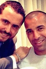 Emerson Sheik vira padrinho do filho de chef de cozinha que ganhou selinho 