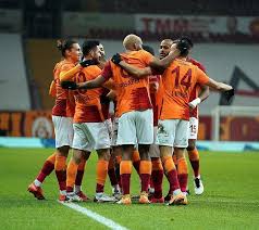 Ayağında kırık olan muslera'nın yanı sıra andone. 3mjmbmzr5bcx M